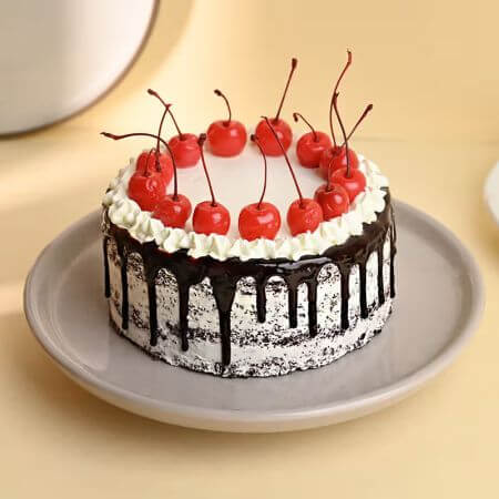 Cherry Topping Black Forest Cake Half Kg