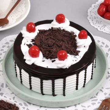 Appealing Black Forest Cake Half Kg