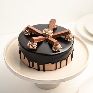 Choco Kitkat Cream Cake Half Kg