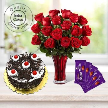 Eggless Black Forest Cake 1.5 Kg with 6 Red Roses Bunch and 5 Chocolates