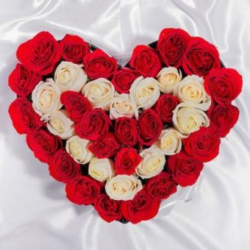 Graceful Heart Mix Roses Arrangement