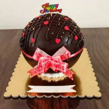 Love Pinata Cake 750 gms