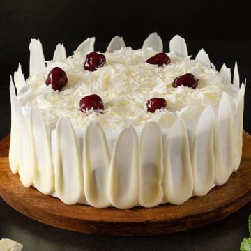 Magnificent White Forest Cake Half Kg