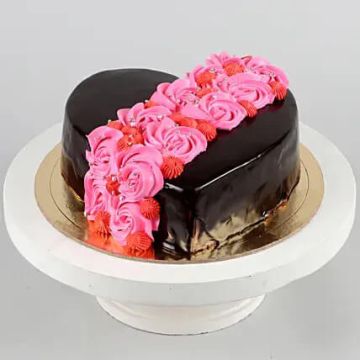 Roses On Heart Designer Cake Half Kgs