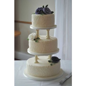 5 Kg Three Tire Pineapple Cake With Stand