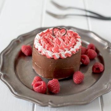 Wonderful Chocolate Strawberry Mini Cake