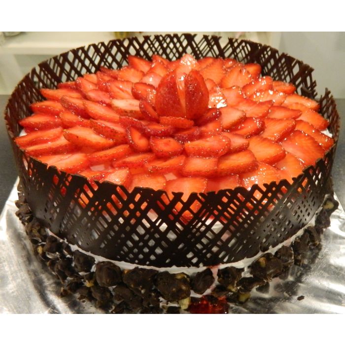 Half Kg Fresh Strawberry Cake Pune