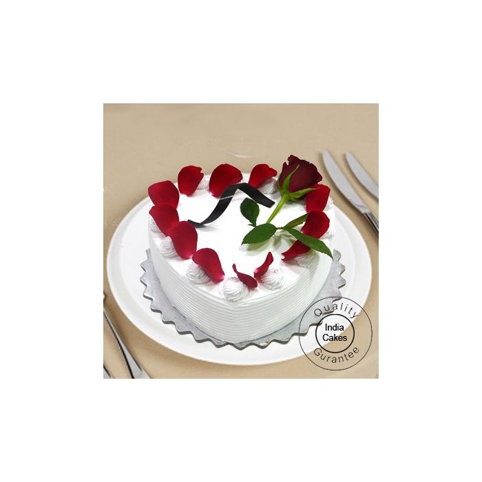 Eggless Vanilla Cake 1 Kg Heart Shaped