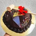Chocolate Heart Pinata Cake 750 gms thumbnail