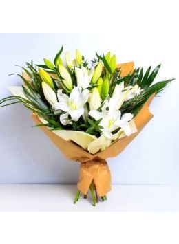 Dreamy Pure 5 White Lilies Bunch