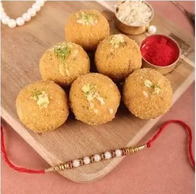 Rakhi with 250 gms Besan Ladoo